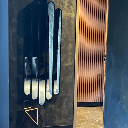 Mas Escala & *